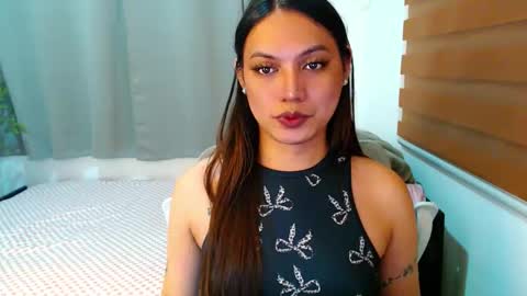 Snapshot of xxjulielovesyouxx chatting on February 11, 7:08 pm July online show from February 11, 7:08 pm