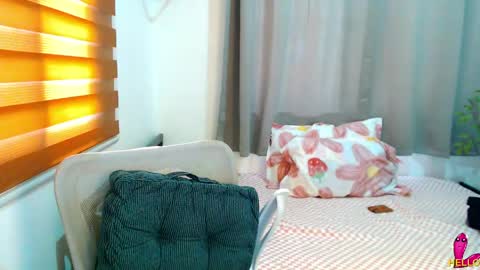 Snapshot of xxjulielovesyouxx chatting on March 13, 4:08 am July online show from March 13, 4:08 am