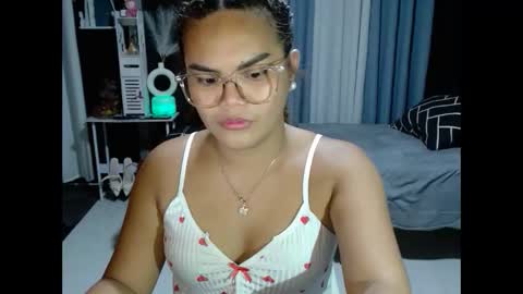 Snapshot of xxkylie_smithxx chatting on May 7, 5:18 pm Kylie Smith online show from May 7, 5:18 pm