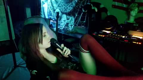 Snapshot of xxlilithmoonxx chatting on April 28, 2:27 am Lilith online show from April 28, 2:27 am