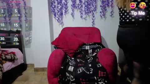Snapshot of xxmilexx chatting on July 23, 10:57 am xxmilexx online show from July 23, 10:57 am