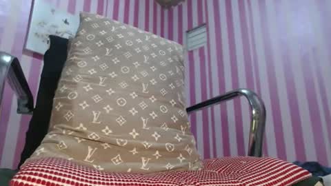 xxrowenatastycockforyouxx online show from November 19, 3:17 am