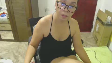 Snapshot of xxsexypinayxx chatting on June 3, 9:09 pm xxsexypinayxx online show from June 3, 9:09 pm