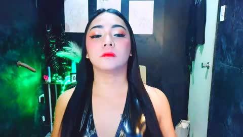 xxslutty kim online show from April 8, 3:23 pm