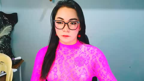 xxslutty kim online show from April 27, 7:28 am