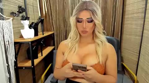 Snapshot of xxtastefullayeshaxx chatting on January 15, 11:43 am xxtastefullayeshaxx online show from January 15, 11:43 am