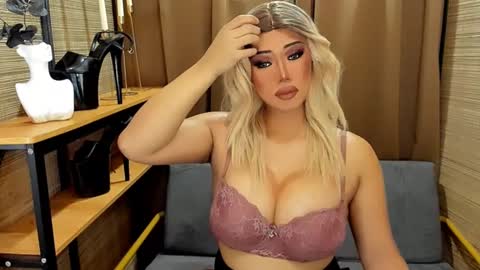 Snapshot of xxtastefullayeshaxx chatting on January 19, 7:04 am xxtastefullayeshaxx online show from January 19, 7:04 am