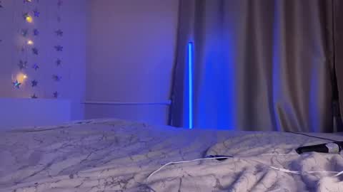 Snapshot of xxtina_ chatting on December 25, 2:03 am kristina usually everyday here started GMT3 online show from December 25, 2:03 am
