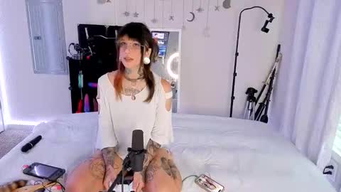 Muse n Poppy online show from March 4, 10:05 pm