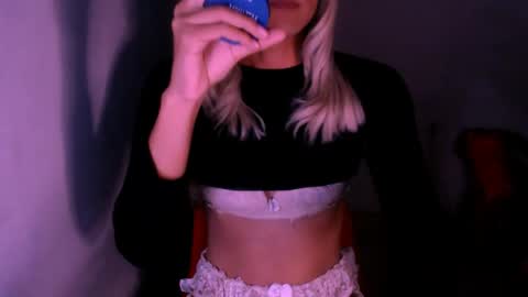 Snapshot of xxxanonymousloverxxx chatting on May 24, 6:18 am Chiara online show from May 24, 6:18 am