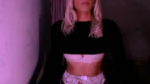Snapshot of xxxanonymousloverxxx chatting on May 24, 6:24 pm Chiara online show from May 24, 6:24 pm