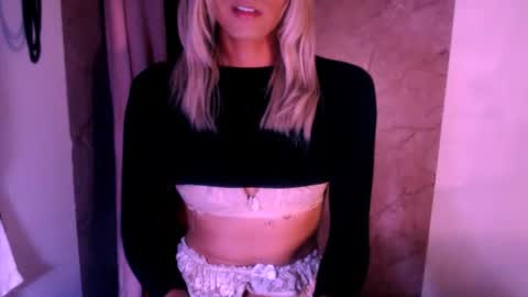 Snapshot of xxxanonymousloverxxx chatting on June 5, 6:52 am Chiara online show from June 5, 6:52 am