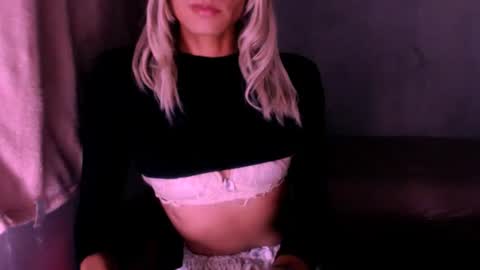 Snapshot of xxxanonymousloverxxx chatting on June 12, 3:38 am Chiara online show from June 12, 3:38 am