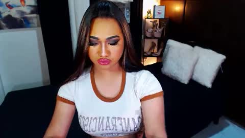 Snapshot of xxxgiganticoliviacummerxxx chatting on December 5, 6:22 pm OLIVIA online show from December 5, 6:22 pm