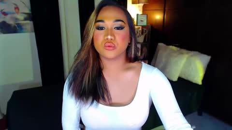 Snapshot of xxxgiganticoliviacummerxxx chatting on December 7, 2:35 pm OLIVIA online show from December 7, 2:35 pm