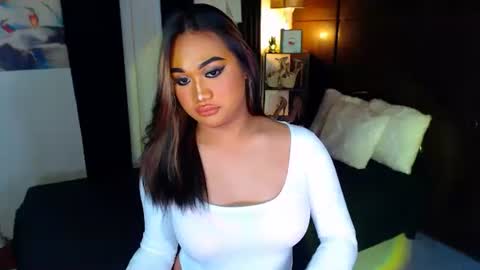 Snapshot of xxxgiganticoliviacummerxxx chatting on December 7, 5:53 pm OLIVIA online show from December 7, 5:53 pm