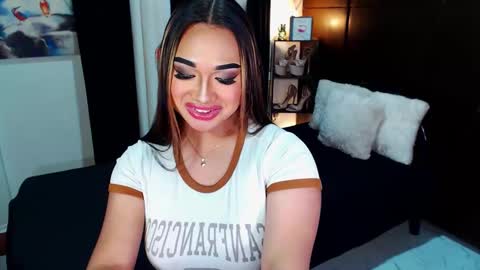 Snapshot of xxxgiganticoliviacummerxxx chatting on December 12, 6:10 pm OLIVIA online show from December 12, 6:10 pm