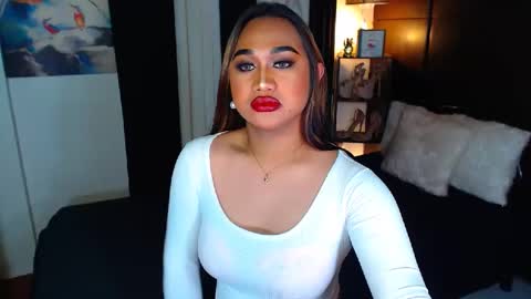 Snapshot of xxxgiganticoliviacummerxxx chatting on December 15, 1:00 pm OLIVIA online show from December 15, 1:00 pm