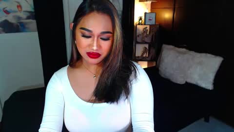 Snapshot of xxxgiganticoliviacummerxxx chatting on December 15, 5:10 pm OLIVIA online show from December 15, 5:10 pm