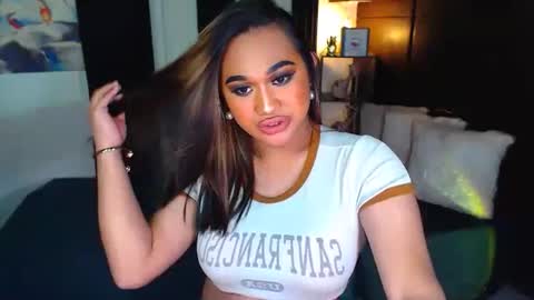 Snapshot of xxxgiganticoliviacummerxxx chatting on December 19, 7:18 pm OLIVIA online show from December 19, 7:18 pm