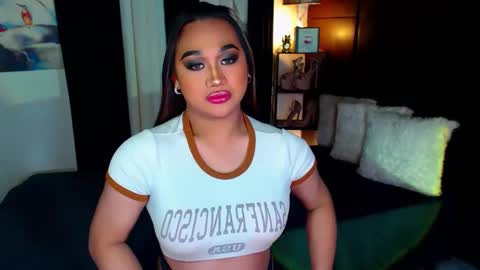 Snapshot of xxxgiganticoliviacummerxxx chatting on December 20, 2:38 pm OLIVIA online show from December 20, 2:38 pm