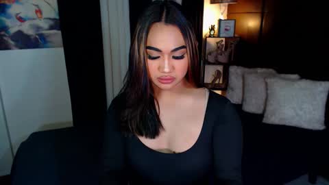 Snapshot of xxxgiganticoliviacummerxxx chatting on December 22, 3:44 pm OLIVIA online show from December 22, 3:44 pm