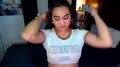 Snapshot of xxxgiganticoliviacummerxxx chatting on December 23, 2:24 am OLIVIA online show from December 23, 2:24 am