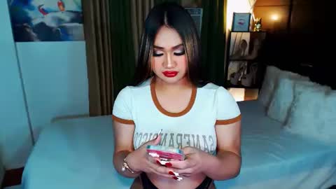 Snapshot of xxxgiganticoliviacummerxxx chatting on January 12, 8:14 pm OLIVIA online show from January 12, 8:14 pm