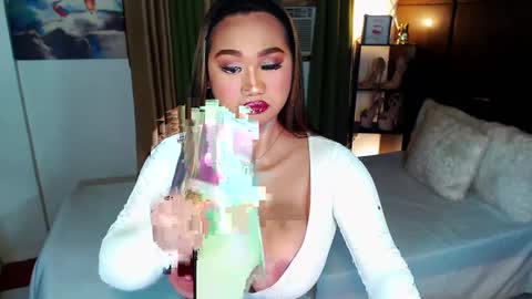 Snapshot of xxxgiganticoliviacummerxxx chatting on January 14, 6:17 pm OLIVIA online show from January 14, 6:17 pm