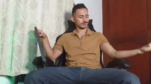 Snapshot of xxxhome_alonexxx chatting on June 16, 7:27 pm Kev online show from June 16, 7:27 pm