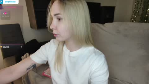 Snapshot of xxxhoneyxx chatting on January 28, 12:47 am Onlyfanz online show from January 28, 12:47 am