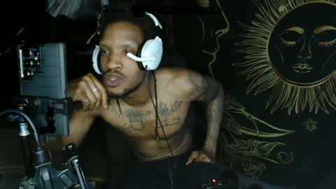 xxxjrstrokesxxx online show from February 5, 7:18 am