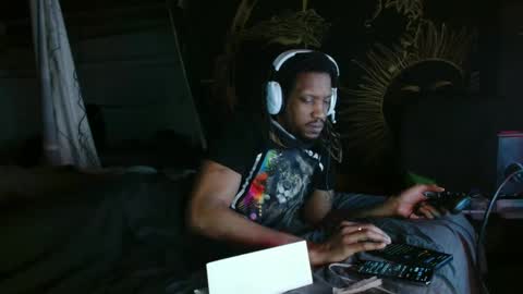 xxxjrstrokesxxx online show from February 26, 1:52 pm