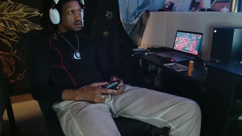 xxxjrstrokesxxx online show from March 5, 6:01 am