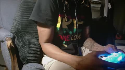 xxxjrstrokesxxx online show from February 12, 12:38 am