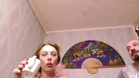 isa and gonzo online show from March 1, 12:01 pm