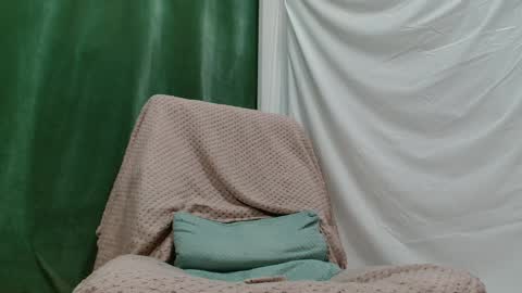 Lola online show from April 10, 9:25 am