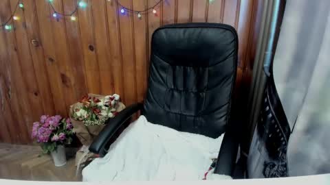 Snapshot of xxxnewlywedsxxx chatting on February 23, 6:28 am Lana online show from February 23, 6:28 am