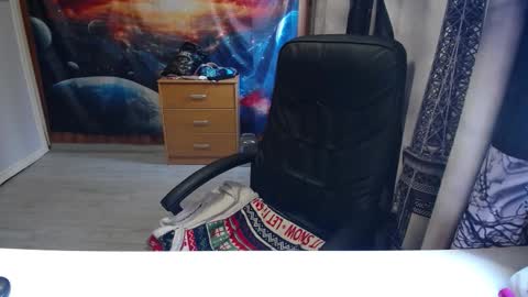 Snapshot of xxxnewlywedsxxx chatting on October 15, 10:04 am Lana online show from October 15, 10:04 am