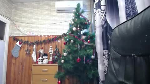 Snapshot of xxxnewlywedsxxx chatting on December 17, 2:01 pm Lana online show from December 17, 2:01 pm