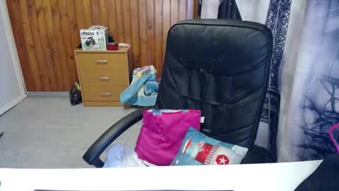 Snapshot of xxxnewlywedsxxx chatting on March 11, 10:21 am Lana online show from March 11, 10:21 am