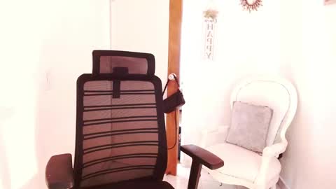 Snapshot of xxxsweetandhornyxxx chatting on October 7, 1:30 pm dolcesasha  online show from October 7, 1:30 pm