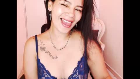 Snapshot of xxxsweetandhornyxxx chatting on October 29, 5:14 pm dolcesasha online show from October 29, 5:14 pm