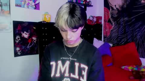 xzerox_ online show from December 15, 7:51 pm