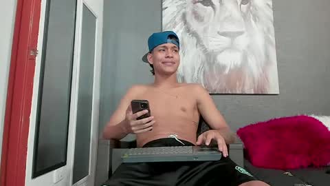 Snapshot of y0ung_master_ chatting on January 9, 5:34 am Sr. Y0ung Master online show from January 9, 5:34 am