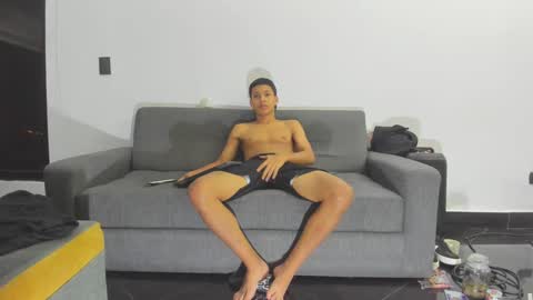 Snapshot of y0ung_master_ chatting on March 12, 5:57 am Sr. Y0ung Master online show from March 12, 5:57 am