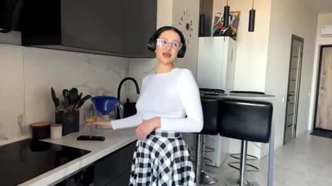 Emily online show from October 31, 12:50 pm