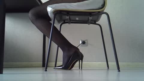 Dina online show from April 25, 3:31 am