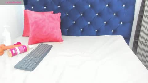 Snapshot of yaiza_sexylovee chatting on October 25, 11:43 pm yaiza_sexylovee online show from October 25, 11:43 pm