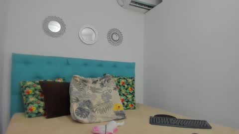 yaiza_sexylovee online show from March 15, 1:44 am